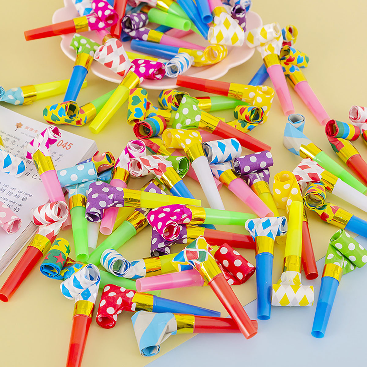 30PCS Bunte Pfeifen Spielzeug  – Kids Toys Easter Bewertung und Preis